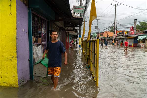 Tropical Storm Nalgae hits Philippines