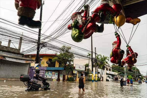 Tropical Storm Nalgae hits Philippines