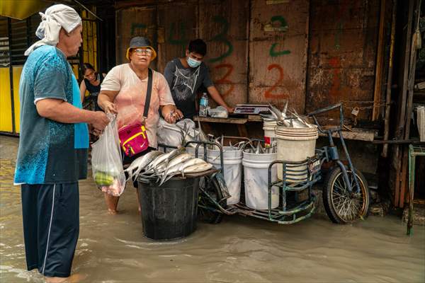 Tropical Storm Nalgae hits Philippines