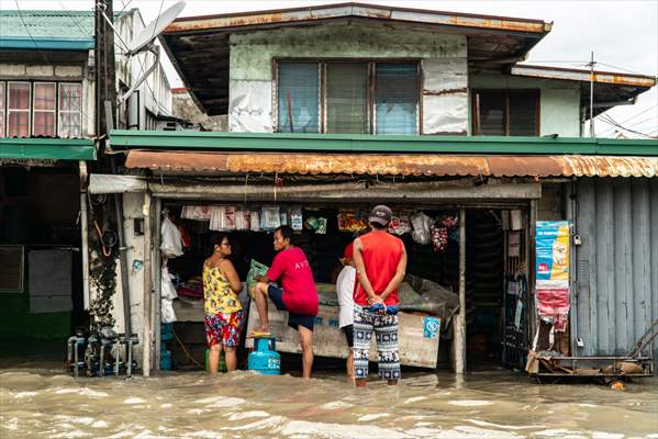 Tropical Storm Nalgae hits Philippines