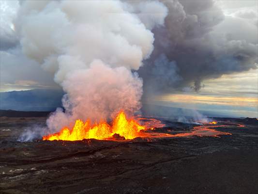 World's largest active volcano begins to erupt in US state of Hawaii after 38 years