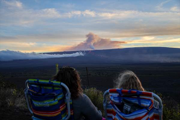 Hawaii's Mauna Loa erupts