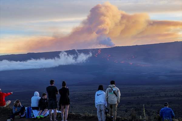 Hawaii's Mauna Loa erupts