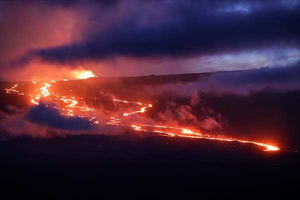 Hawaii's Mauna Loa erupts