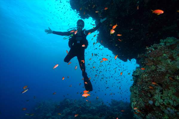 Underwater DOP dives with amputee person in Red Sea