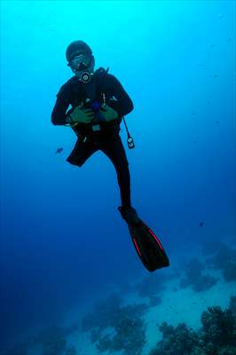 Underwater DOP dives with amputee person in Red Sea