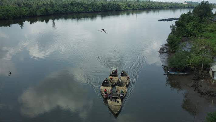 Cameroonian young people work under Sanaga River