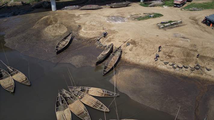 Cameroonian young people work under Sanaga River