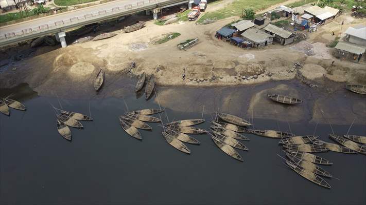 Cameroonian young people work under Sanaga River