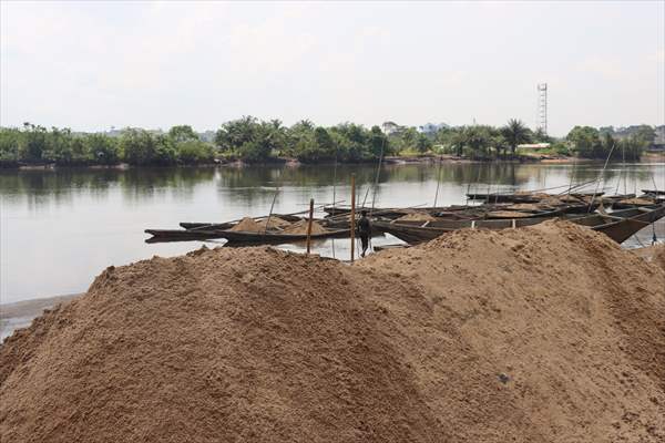 Cameroonian young people work under Sanaga River