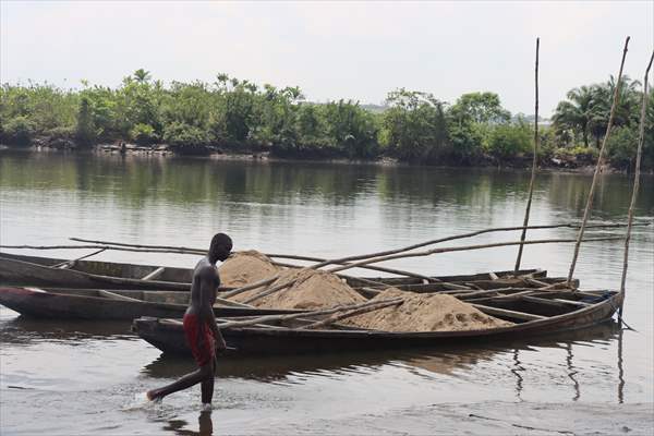 Cameroonian young people work under Sanaga River