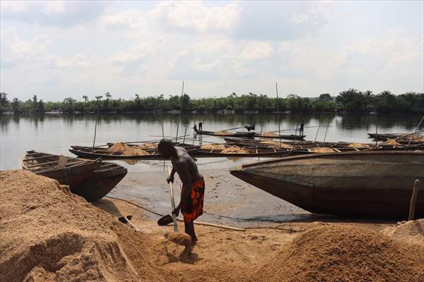 Cameroonian young people work under Sanaga River