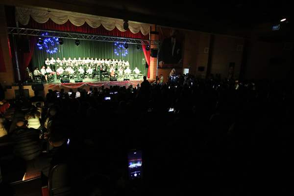 Siirt'te farklı meslek gruplarının oluşturduğu koro seyirciyle buluştu
