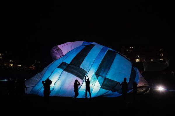 Colombians want to win Guinness with Lionel Messi inflatable jersey