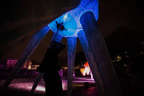 Colombians want to win Guinness with Lionel Messi inflatable jersey