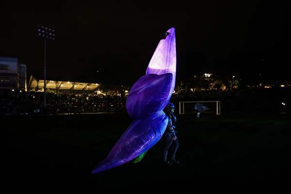 Colombians want to win Guinness with Lionel Messi inflatable jersey