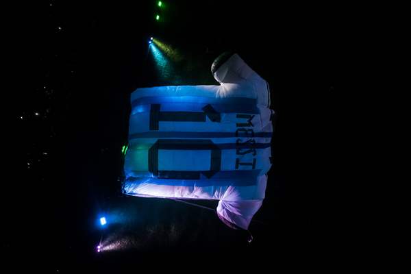 Colombians want to win Guinness with Lionel Messi inflatable jersey