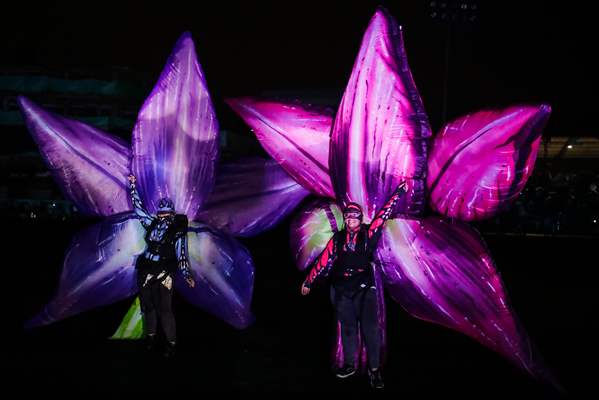 Colombians want to win Guinness with Lionel Messi inflatable jersey