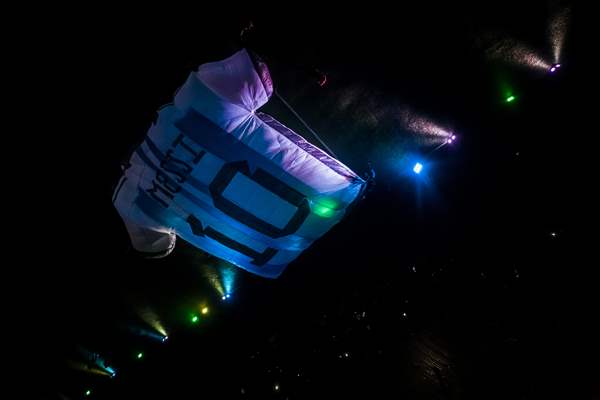 Colombians want to win Guinness with Lionel Messi inflatable jersey