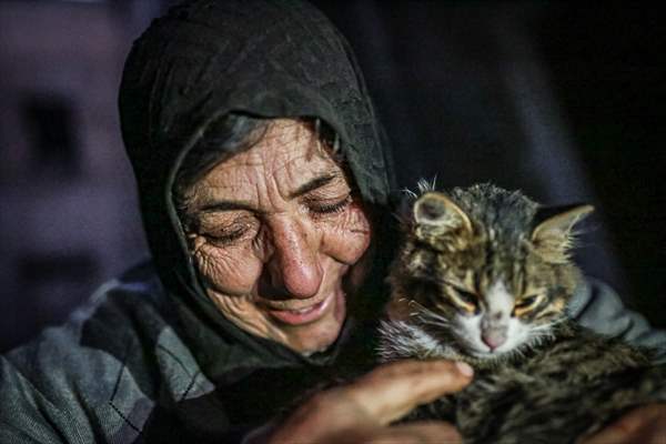 Syrian woman takes care of her cats despite difficult conditions in Idlib