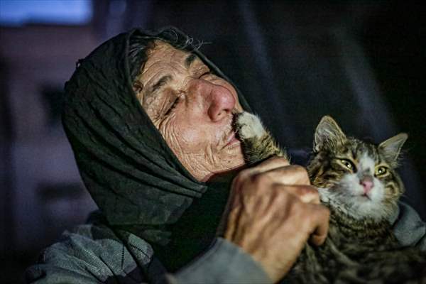 Syrian woman takes care of her cats despite difficult conditions in Idlib