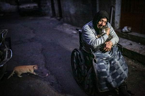 Syrian woman takes care of her cats despite difficult conditions in Idlib
