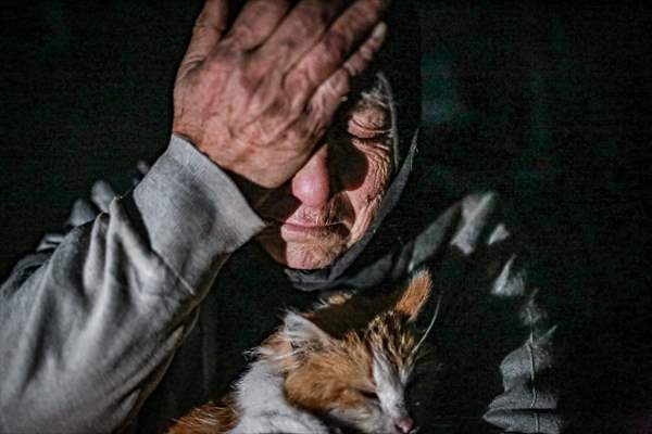 Syrian woman takes care of her cats despite difficult conditions in Idlib