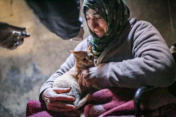 Syrian woman takes care of her cats despite difficult conditions in Idlib