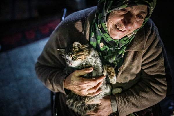 Syrian woman takes care of her cats despite difficult conditions in Idlib