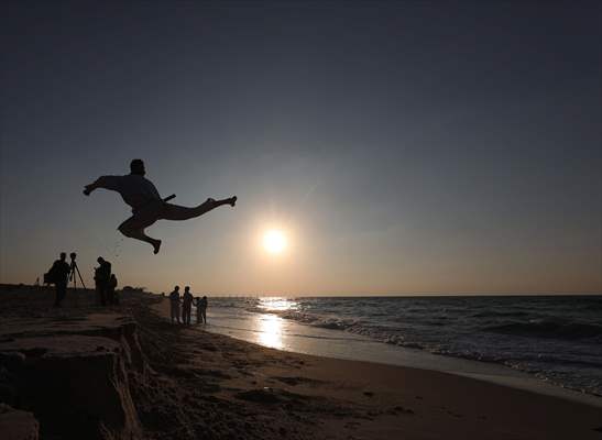Taekwondo training on the beach in Gaza