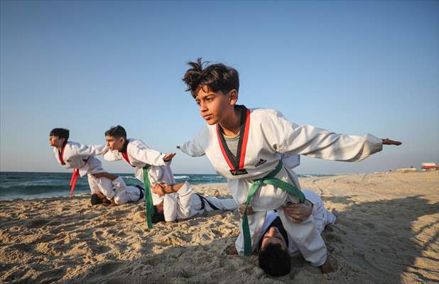 Taekwondo training on the beach in Gaza