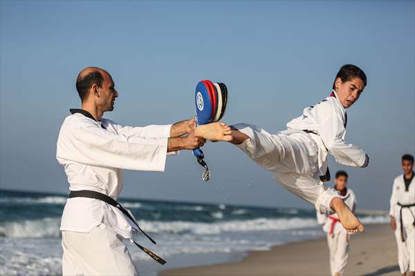 Taekwondo training on the beach in Gaza