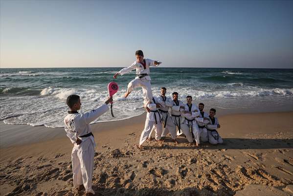 Taekwondo training on the beach in Gaza