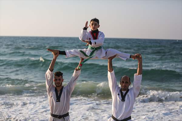 Taekwondo training on the beach in Gaza