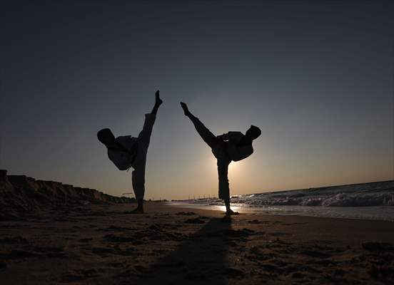 Taekwondo training on the beach in Gaza