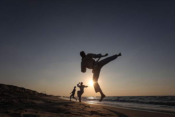 Taekwondo training on the beach in Gaza