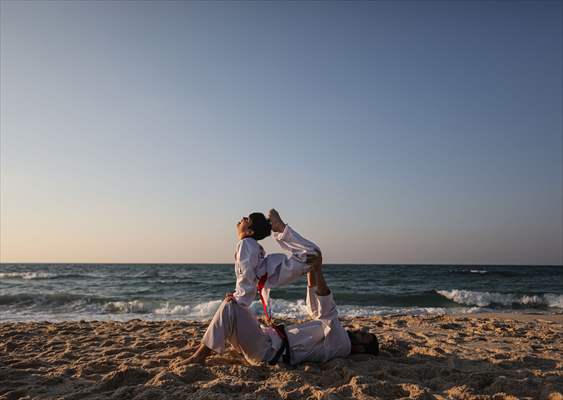 Taekwondo training on the beach in Gaza