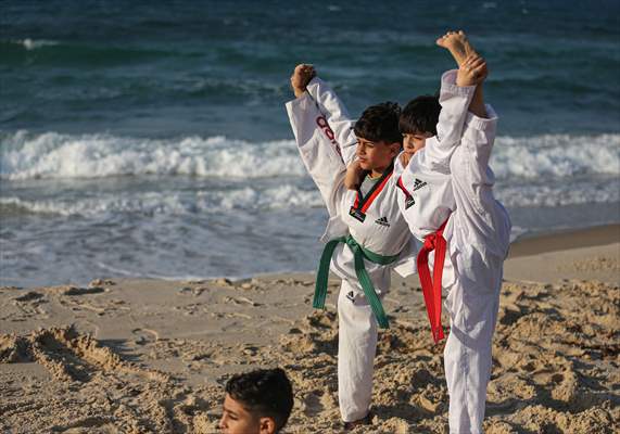 Taekwondo training on the beach in Gaza