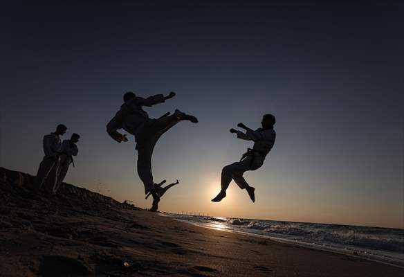 Taekwondo training on the beach in Gaza