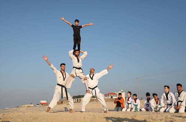 Taekwondo training on the beach in Gaza
