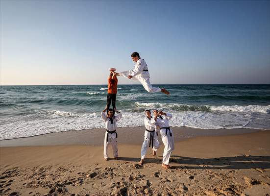 Taekwondo training on the beach in Gaza