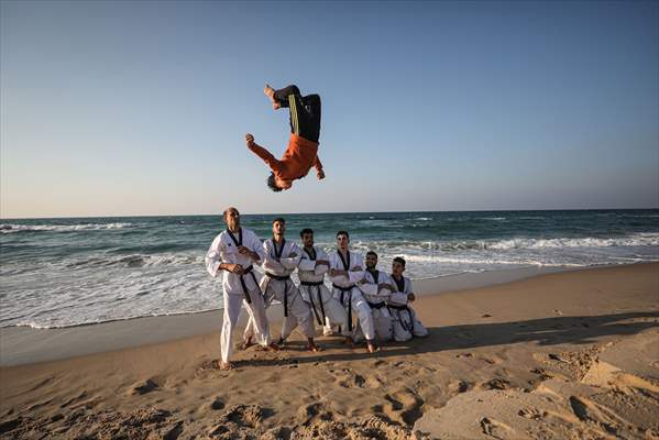 Taekwondo training on the beach in Gaza