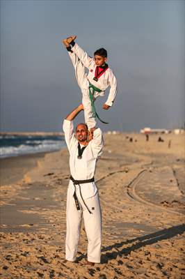 Taekwondo training on the beach in Gaza