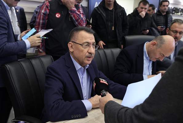 Cumhurbaşkanı Yardımcısı Oktay ve bazı bakanlar deprem çalışmalarını AFAD'dan koordine ediyor