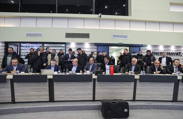 Cumhurbaşkanı Yardımcısı Oktay ve bazı bakanlar deprem çalışmalarını AFAD'dan koordine ediyor