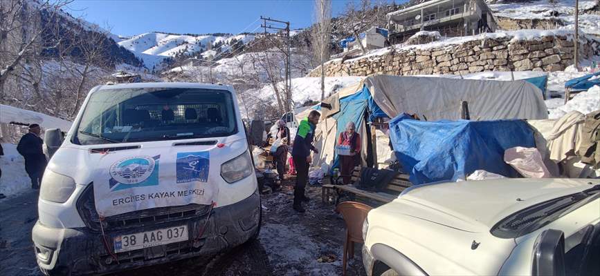 İç Anadolu'dan deprem bölgelerine yardımlar sürüyor