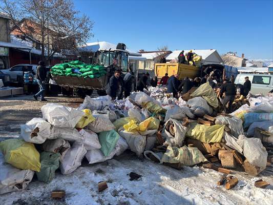 İç Anadolu'dan deprem bölgelerine yardımlar sürüyor