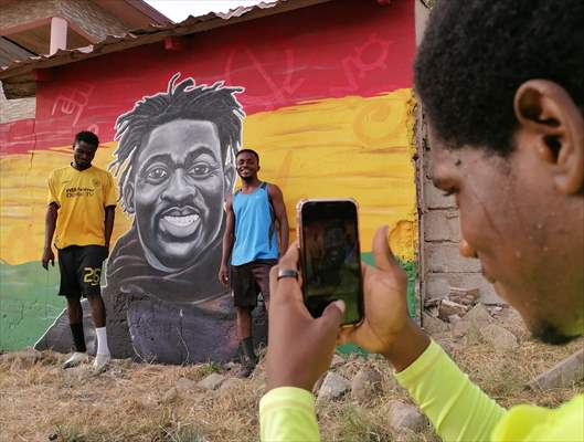 Ghanaian soccer player Christian Atsu graffitied onto a wall in Ghana