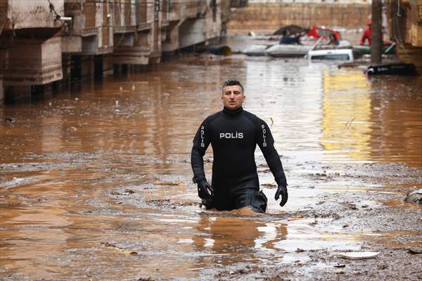 Rescue works continue for citizens stranded due to floods in Sanliurfa
