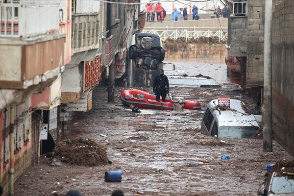 Rescue works continue for citizens stranded due to floods in Sanliurfa